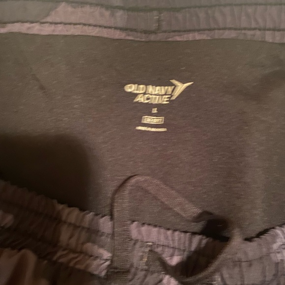 Old Navy Black and Green Athletic Shorts Lightweight Moisture-Wicking Size L - Picture 7 of 10